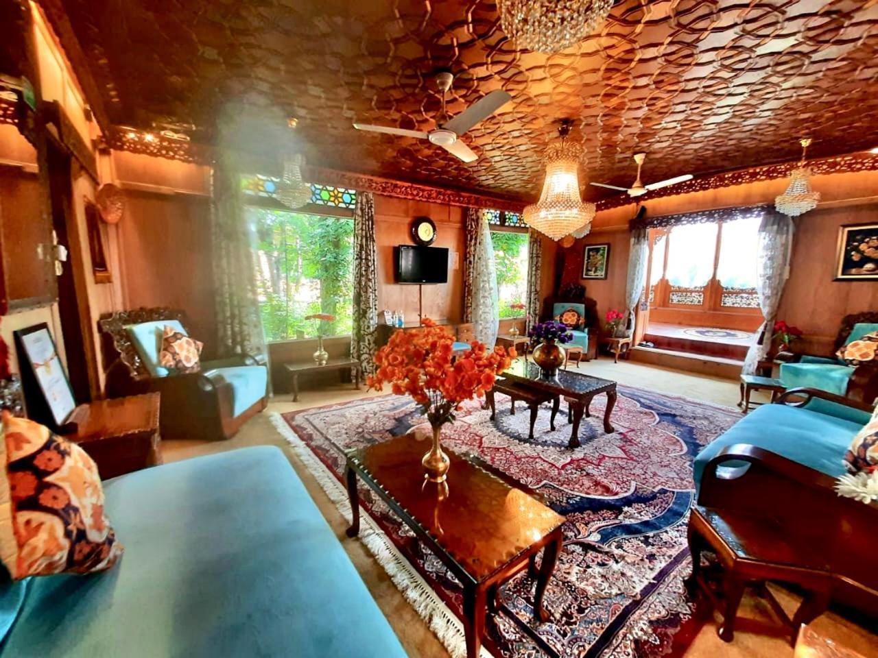 Srīnagar The Badyari Palace Houseboats المظهر الخارجي الصورة