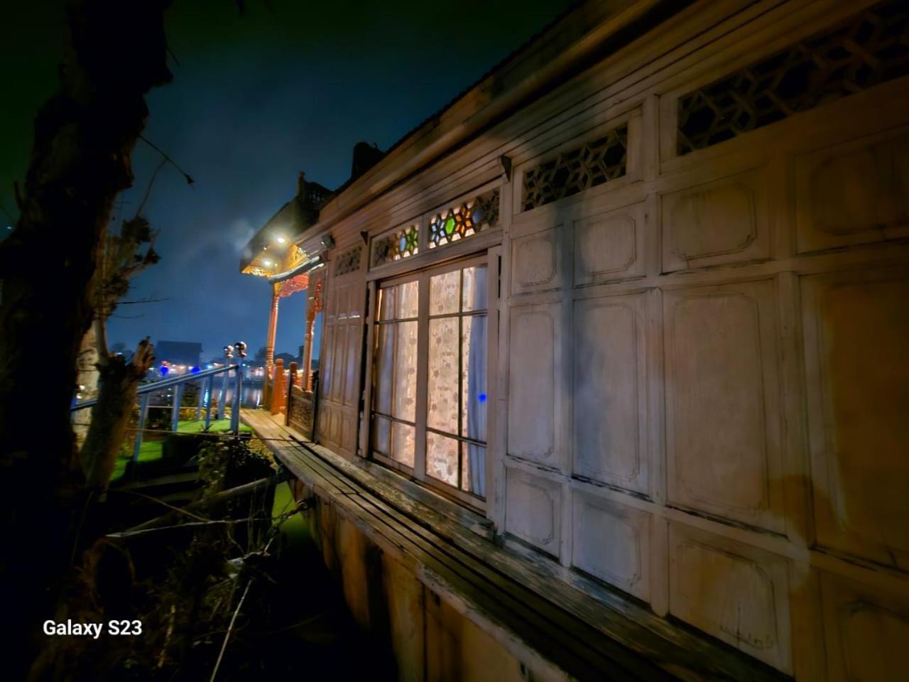 Srīnagar The Badyari Palace Houseboats المظهر الخارجي الصورة