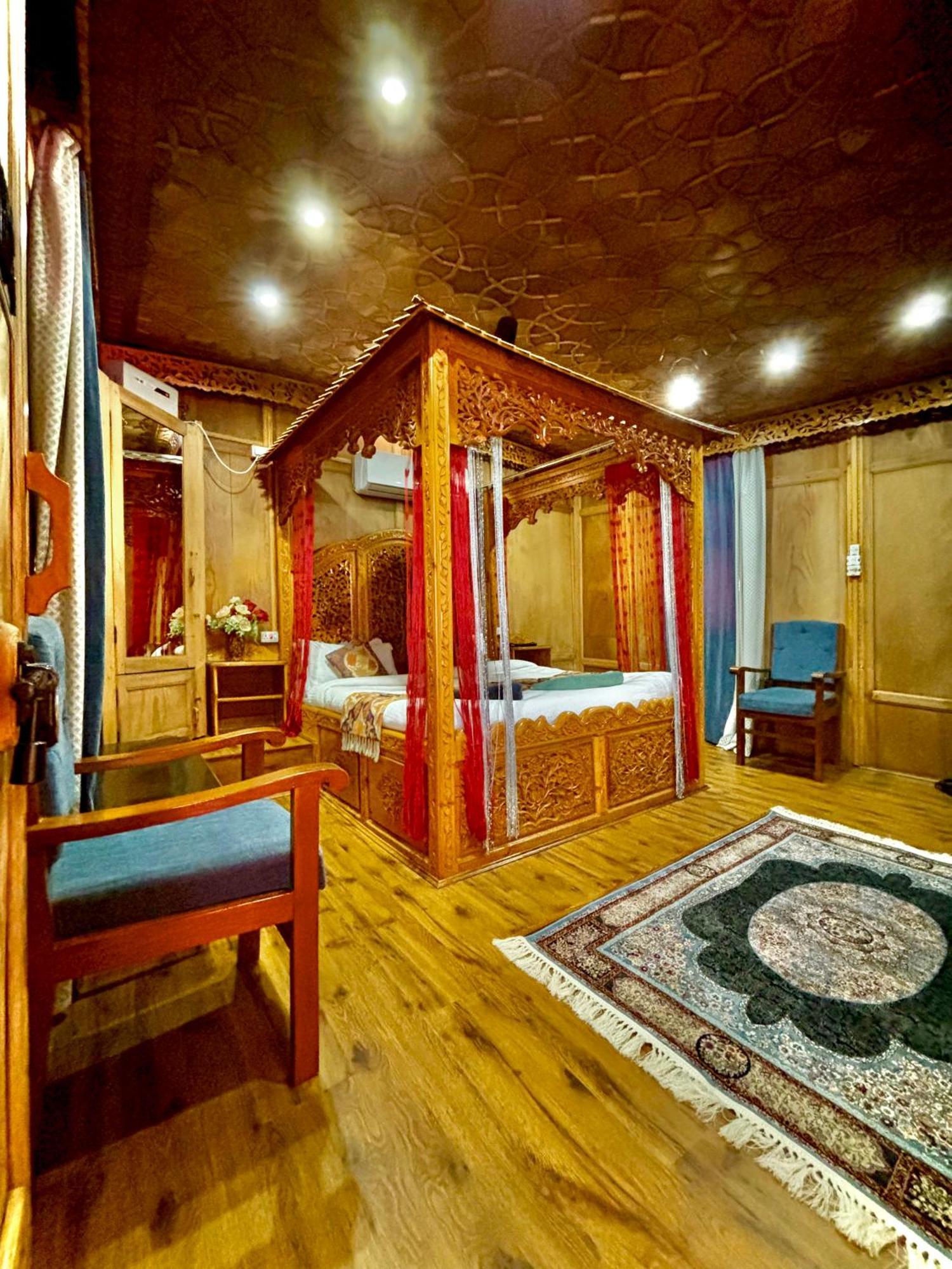 Srīnagar The Badyari Palace Houseboats المظهر الخارجي الصورة