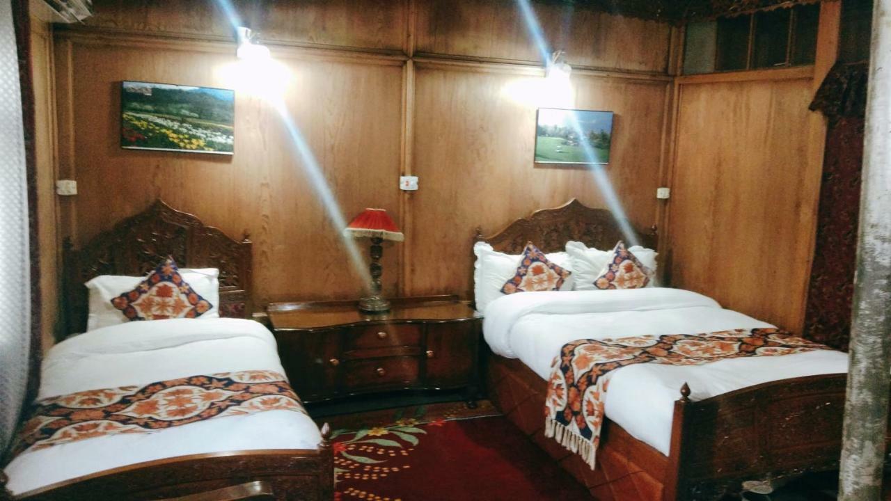 Srīnagar The Badyari Palace Houseboats المظهر الخارجي الصورة