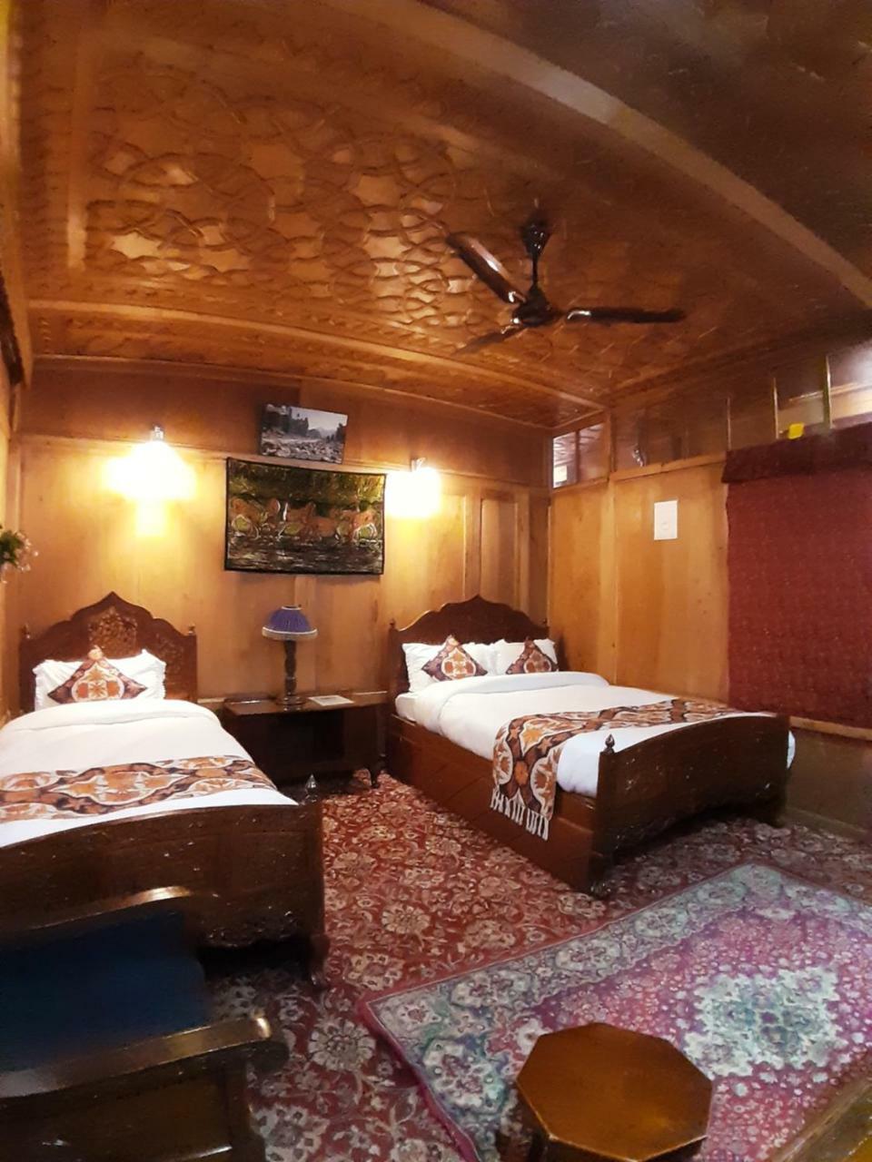 Srīnagar The Badyari Palace Houseboats المظهر الخارجي الصورة