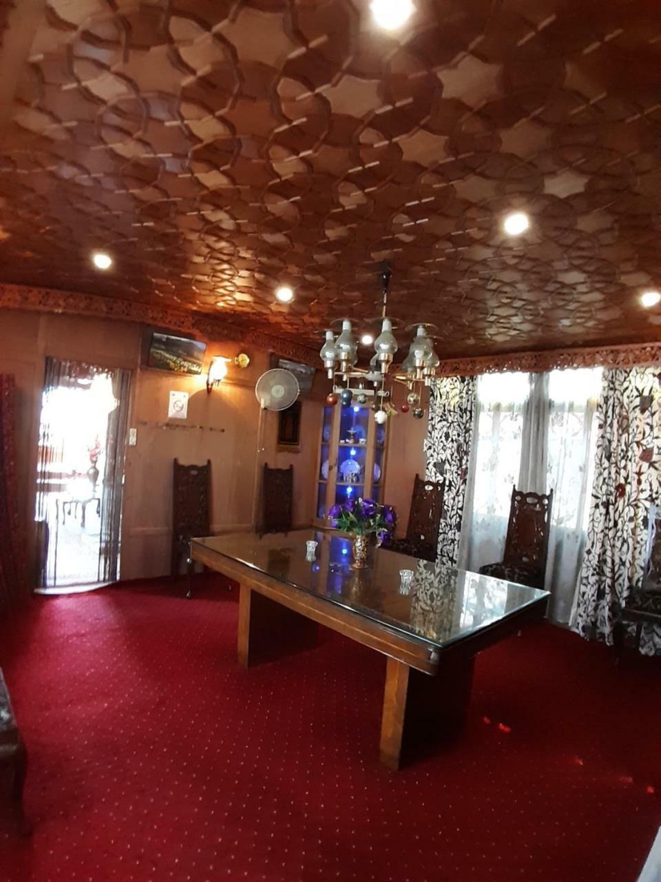 Srīnagar The Badyari Palace Houseboats المظهر الخارجي الصورة